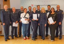 Landespolizeidirektor-Stellvertreter Hofrat Markus Plazer, Chefinspektor Gottfried Zötsch, Chefinspektor Alfred Rauscher, Chefinspektorin Iris Brandstätter, Kontrollinspektor Andreas Maurer, Kontrollinspektorin Nicole Lepuschitz, Chefinspektor Wolfgang Gasser, Landespolizeidirektorin Michaela Kohlweiß, Kontrollinspektor Michael Mikosch, Amtsdirektorin Alexandra Krassnig und Landespolizeidirektor-Stellvertreter Generalmajor Arthur Lamprecht © LPD Kärnten